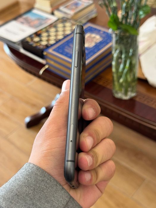 Продается iPhone 11 б/у