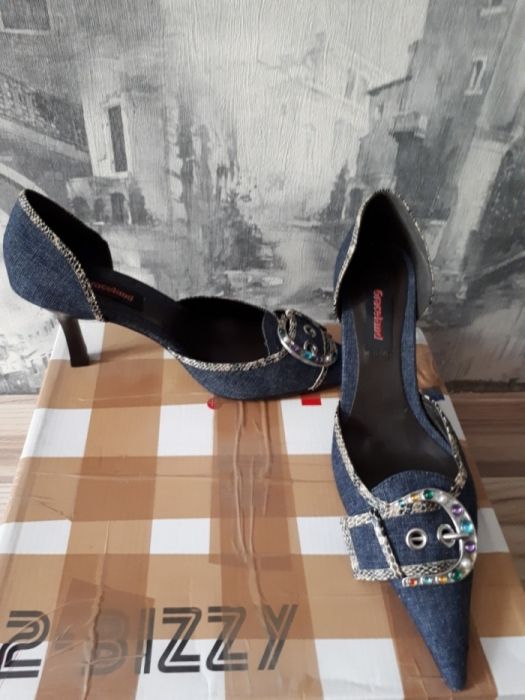 Женская обувь продается