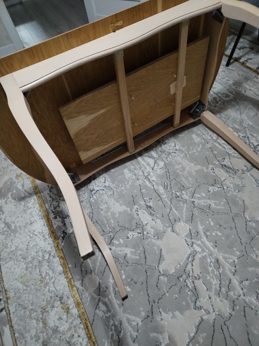 Продам стол лесной орех