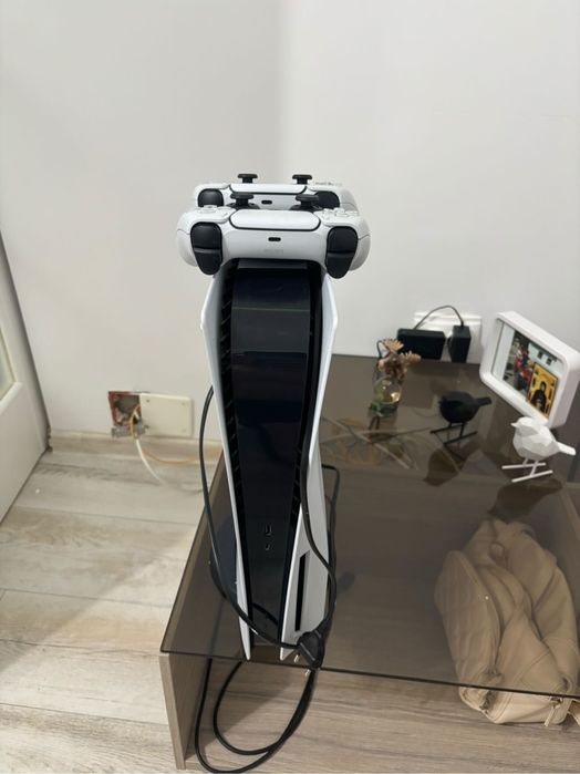 PlayStation 5, 2 controllere, jocuri FIFA 24-25