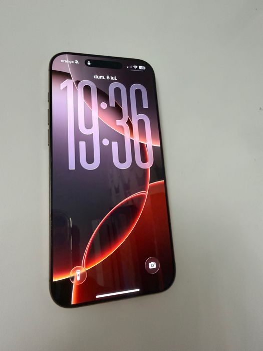 Vand iPhone 16 pro max impecabil Gold