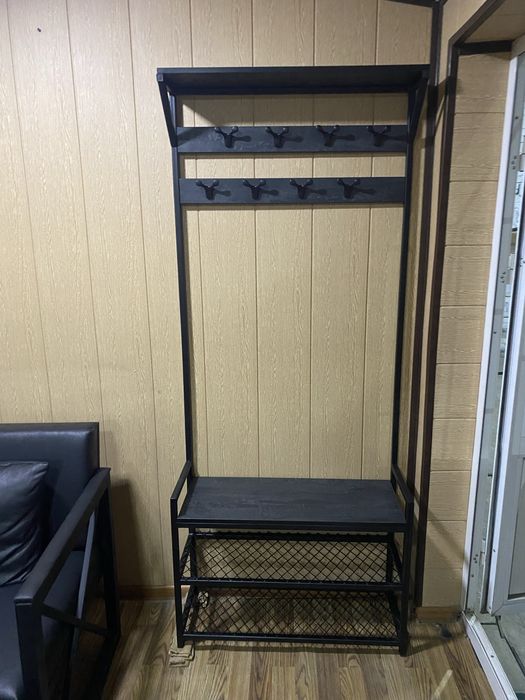 Вешалка полка для  прихожей и магазинов