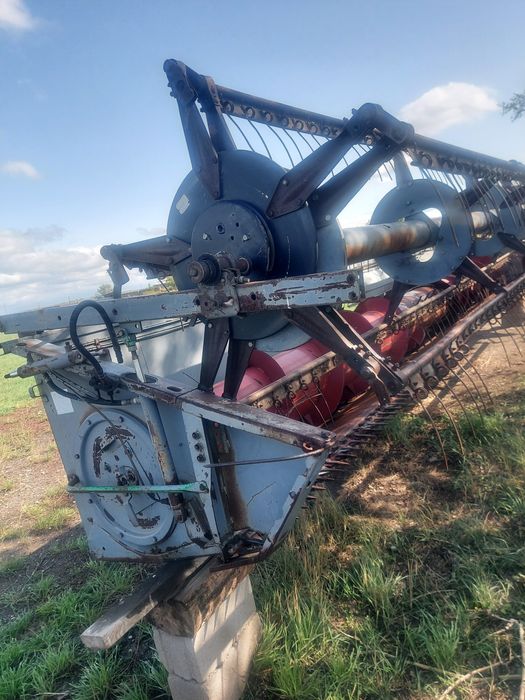 Продам жатку и подборщик