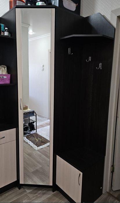 Продам прихожу угловой