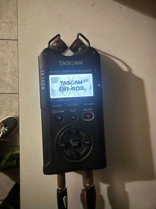 Tascam DR-40X [DJ & Live Recorder] Stare noua, folosit doar in studio (ofer cablu Jack 3.5 -> RCA + cutie originala)