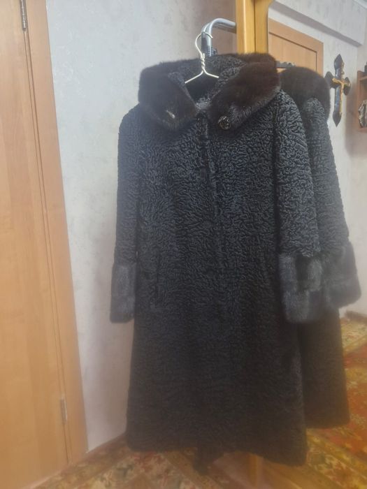 Срочно продам каракулевую шубу