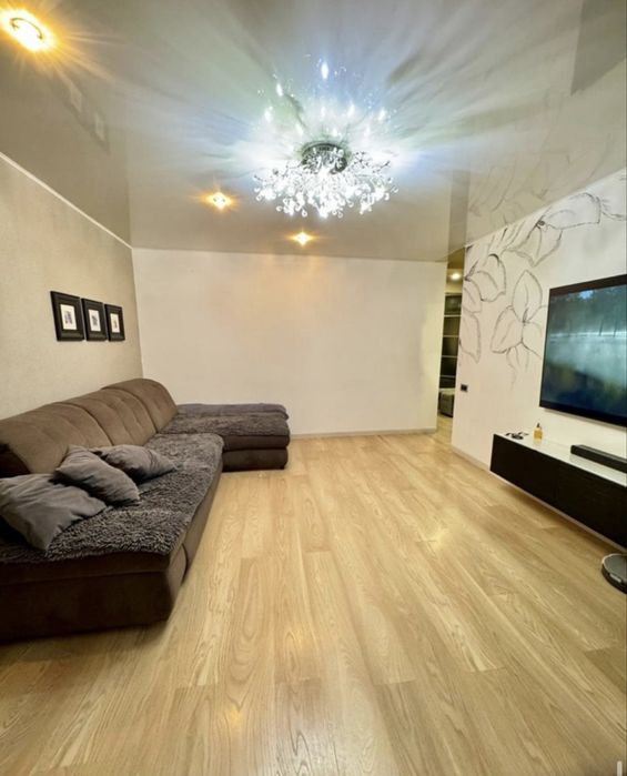 Продам трехкомнатную квартиру