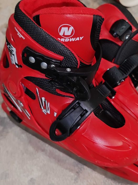 Коньки детские красные