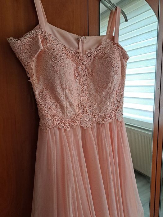 Розова     рокля