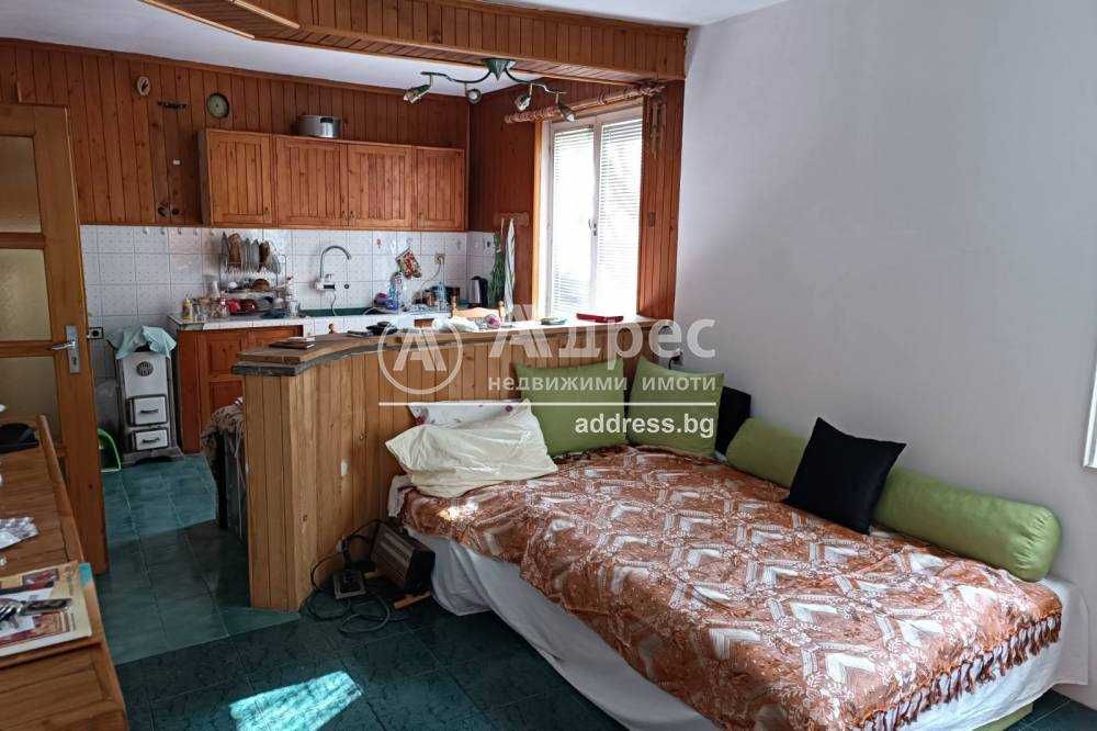 Ексклузивно от "Адрес"! Продава се къща в центъра на град Разград!