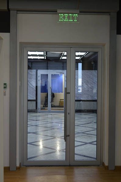 Двери алюминиевые и ПВХ