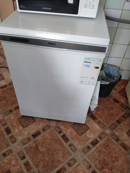 Продам посудомоечную машину