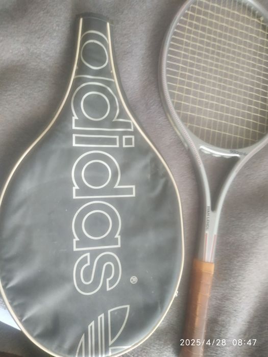 Продавам ракета за тенис на корт енис ракета