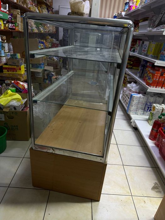 Витрина полки шкафы