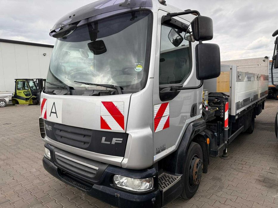 Autoutilitara DAF LF 45.160 Hybrid cu macarea Palfinger