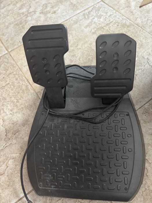 Volan thrustmaster compatibil  cu xbox si pc