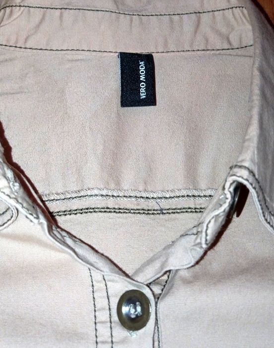 Rochie retro midi bej cu mâneci scurte și nasturi metalici