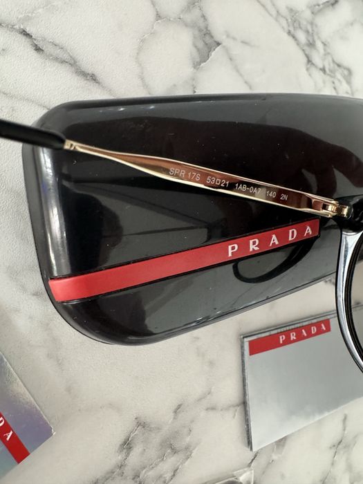 Очки солнцезащитные Prada