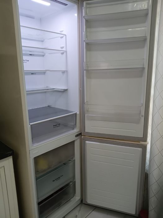 Продам холодильник новая