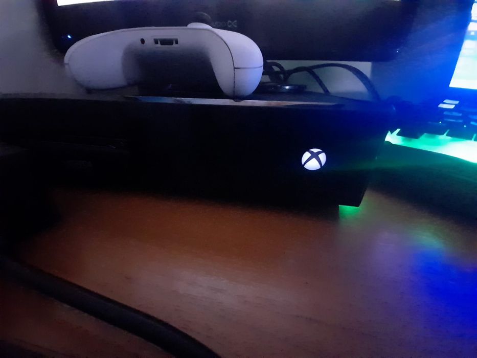 XBOX ONE perfect doar cu o zgarietura