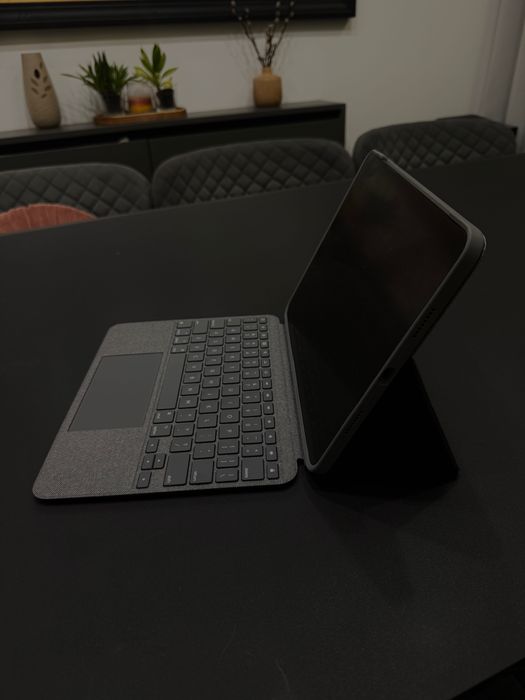 Клавиатура Logitech Combo Touch iPad Pro 11 Graphite