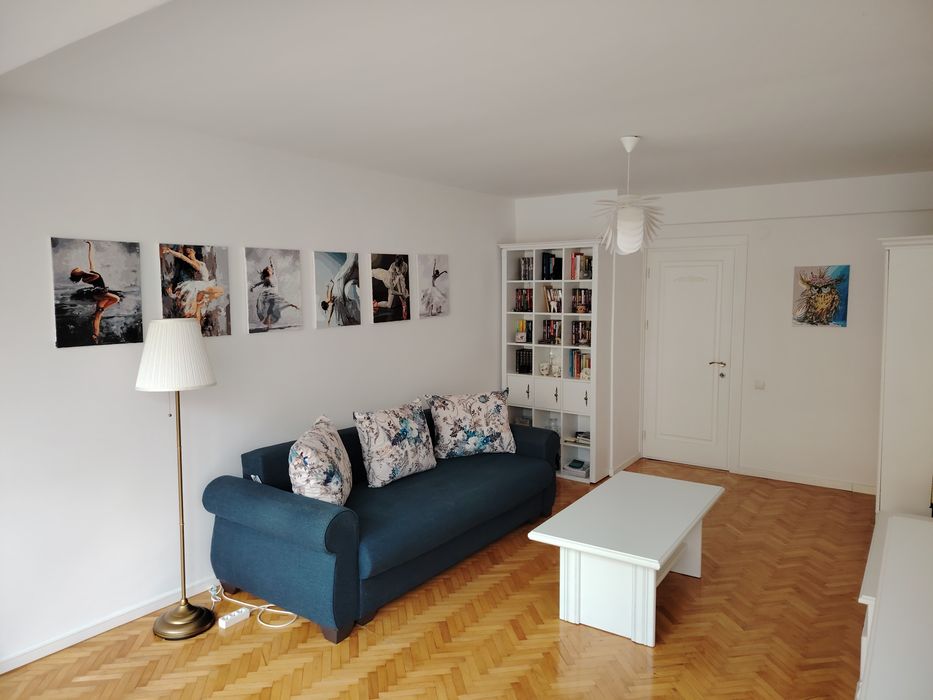 Vand apartament doua camere la curte