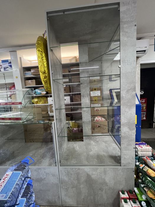 Стеллажи витрины