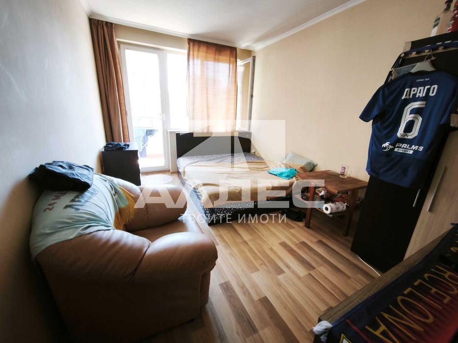 Продава се тухлен двустаен ап. в Зона Б 19!