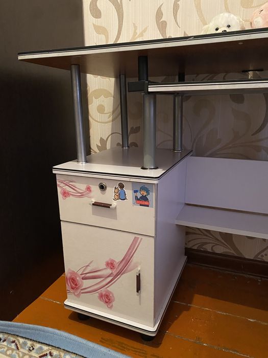 Парта детская или для компьютеров