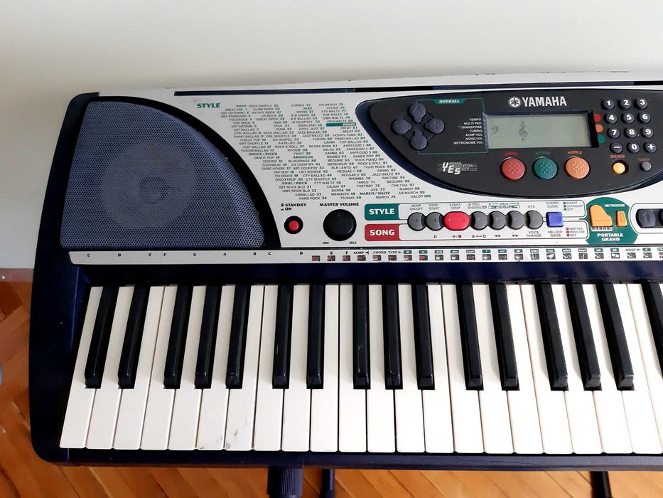 YAMAHA psr 240 Синтезатор / Клавир