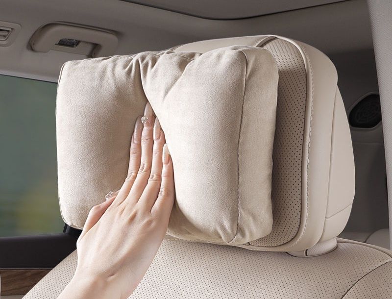 Подушка подголовник в машину Voyah Free (светло-бежевая)