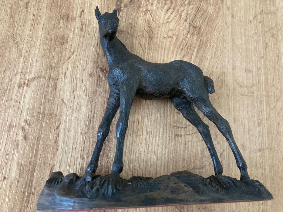 Статуетка конче подписана