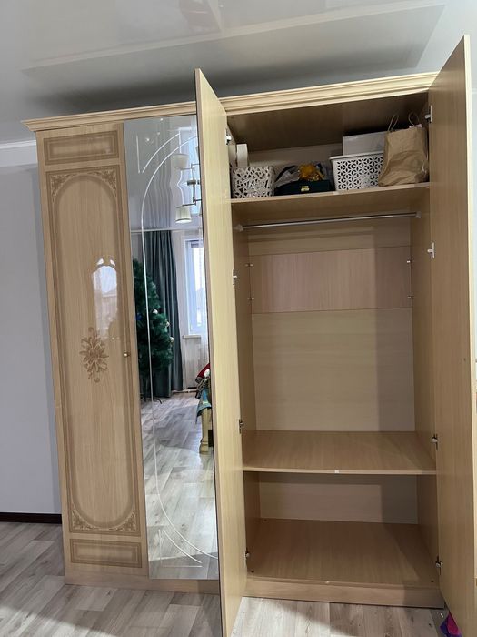 Продам шкаф распашной