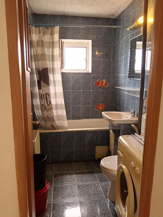 Închiriez garsoniera