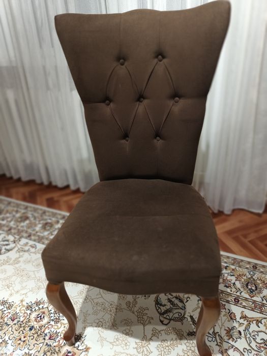 Набор стульев . .