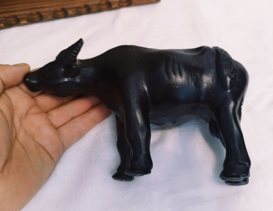Lot tablou harta lumii și figurine din rășină acrilică elefant, bivol colectia Leonardo, barometru din lemn și vază pt betigașe parfumate.