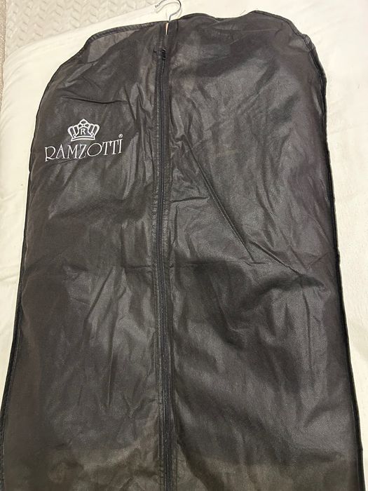 Vand costum slim barbati