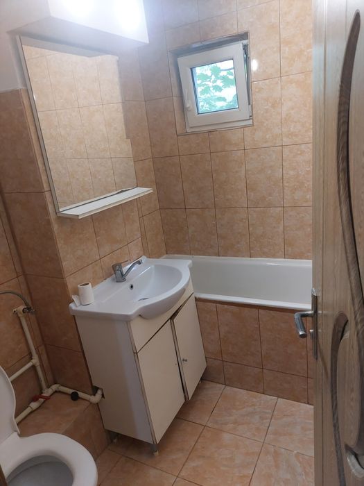 Închiriez apartament