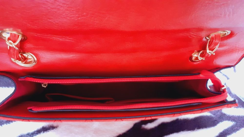 ПРОДАВАМ - Дамска Червена Чанта