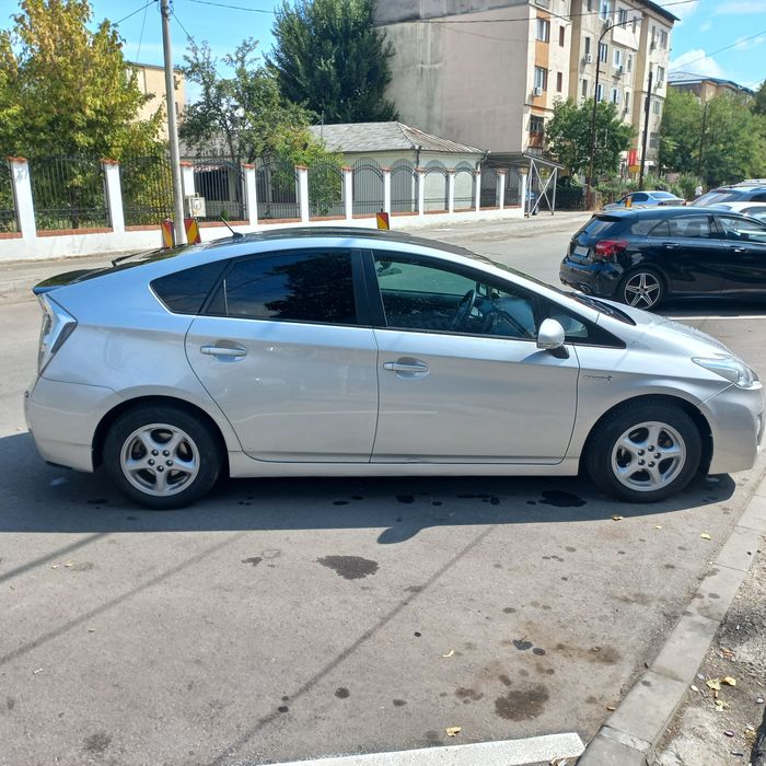 Vând toyota prius