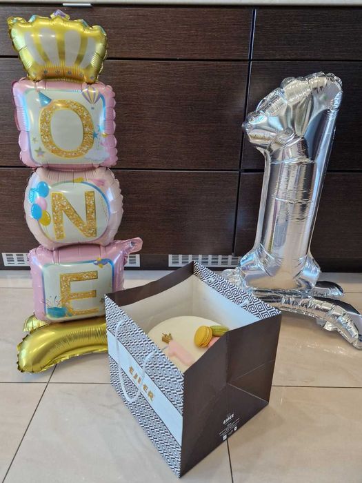 Декор за Първи рожден ден: Макетна торта + 2 броя големи фотофони