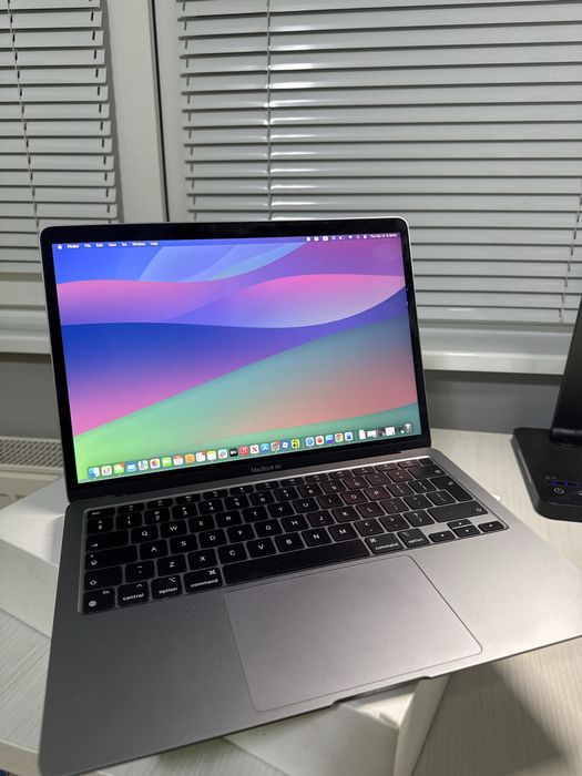 Macbook Air M1 8gb ram 256 gb ssd