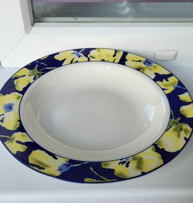 Отдам новый набор тарелок