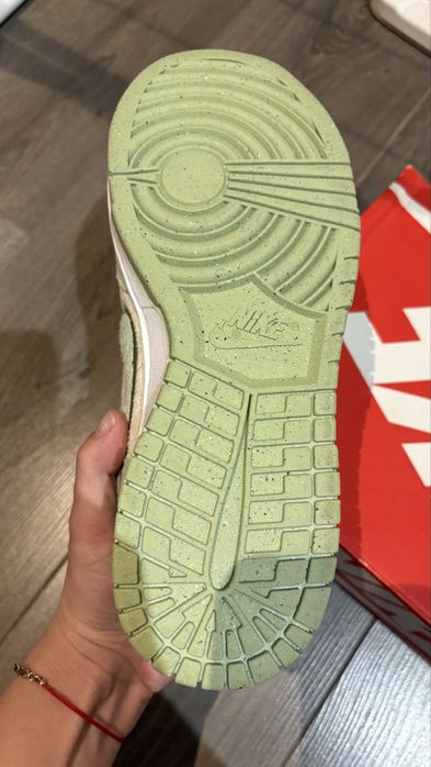 Маратонки от плюш Nike нови