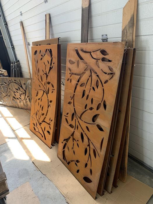 Jardiniere, garduri, panouri, gratare, confectii metalice Corten