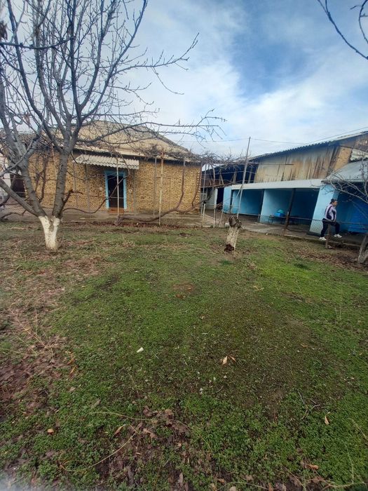 Продается участок в Азадбаше 5 соток 4 ком не долеко от газ заправке