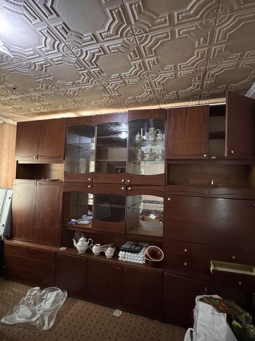 Стенка, стекла треснувшие, только замовывоз