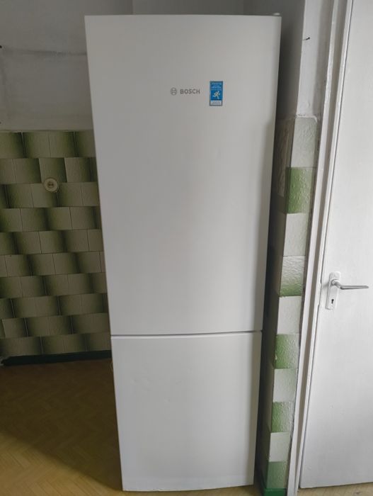 Frigider Bosch LowFrost – 340 L, 185 cm – stare perfectă de funcționare