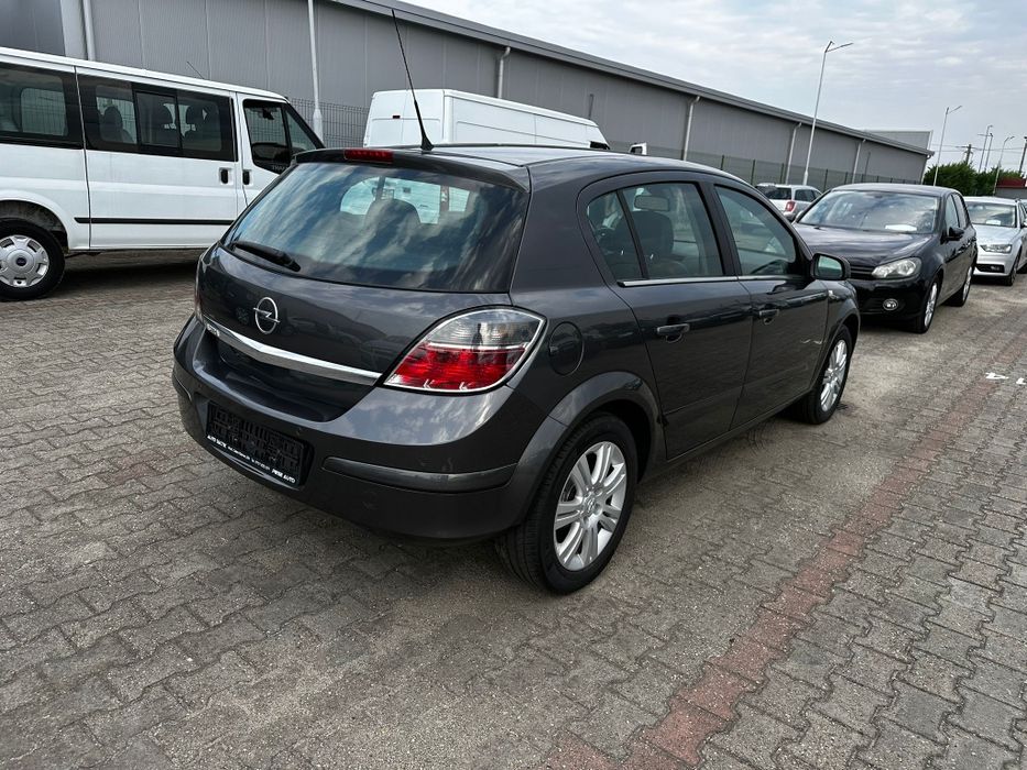 Opel Astra H - 1.6i 116CP - Xenon * Climatronic * Semi-Piele