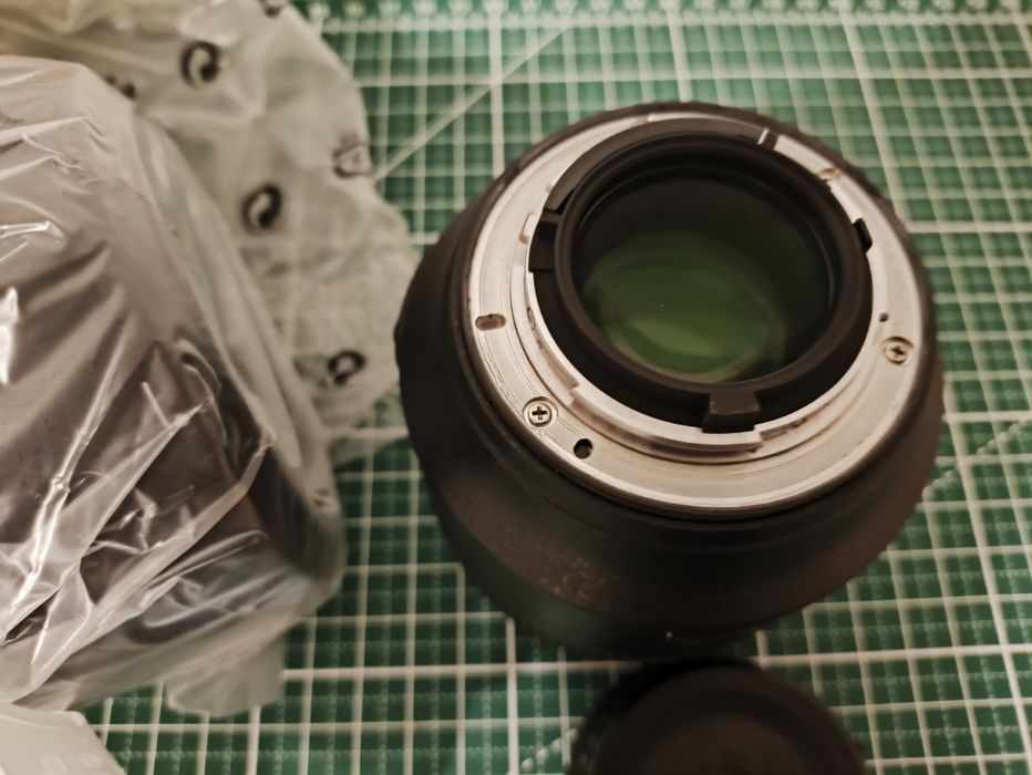 Объектив Nikon 85mm f/1,8